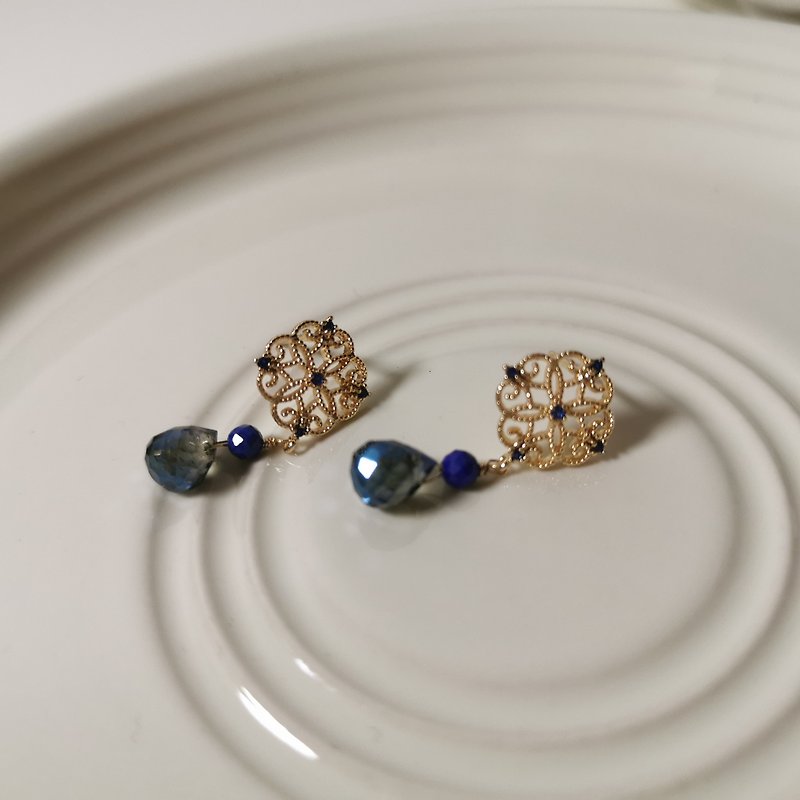 【Veverka】Window Flower Pavilion-Natural stone earrings lapis lazuli crystal earrings jewelry - Earrings & Clip-ons - Semi-Precious Stones Blue