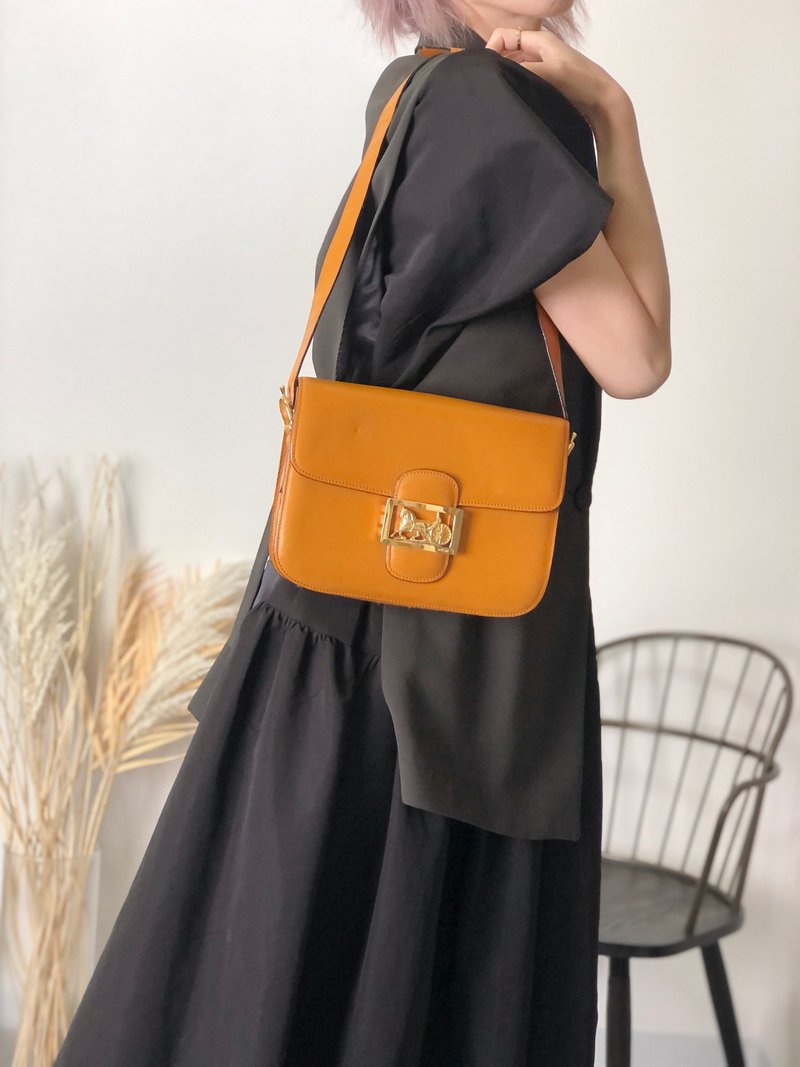 【 日本直送　名牌中古包 】CELINE セリーヌ ショルダーバッグ キャメル 馬車 ホースキャリッジ レザー vintage ヴィンテージ uv4ggf - 側背包/斜背包 - 真皮 咖啡色