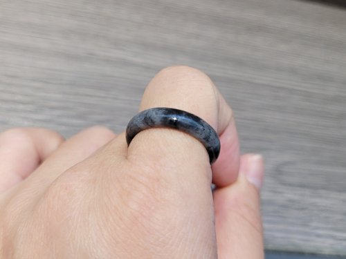 螺絲帽帽工作室 親翠 天然翡翠 冰烏雞藝術黑圈紋 | B14 | 手指鐲14號戒圈