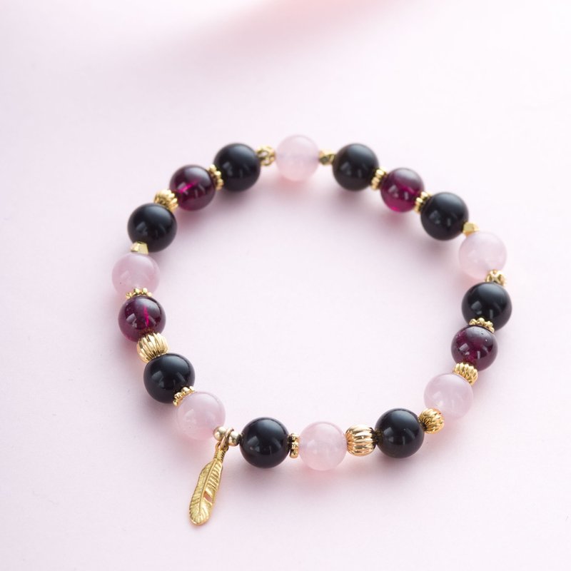 Red Garnet, Black Agate, 14K Gold Filled Findings Bracelet - สร้อยข้อมือ - เครื่องเพชรพลอย ขาว