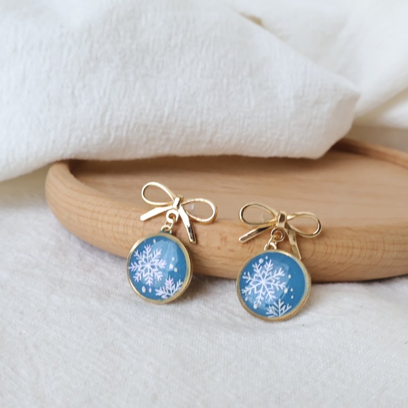 Handmade Earrings Christmas Ball Bow Ear Pins Ear Rings Clip-On - ต่างหู - เรซิน สีน้ำเงิน