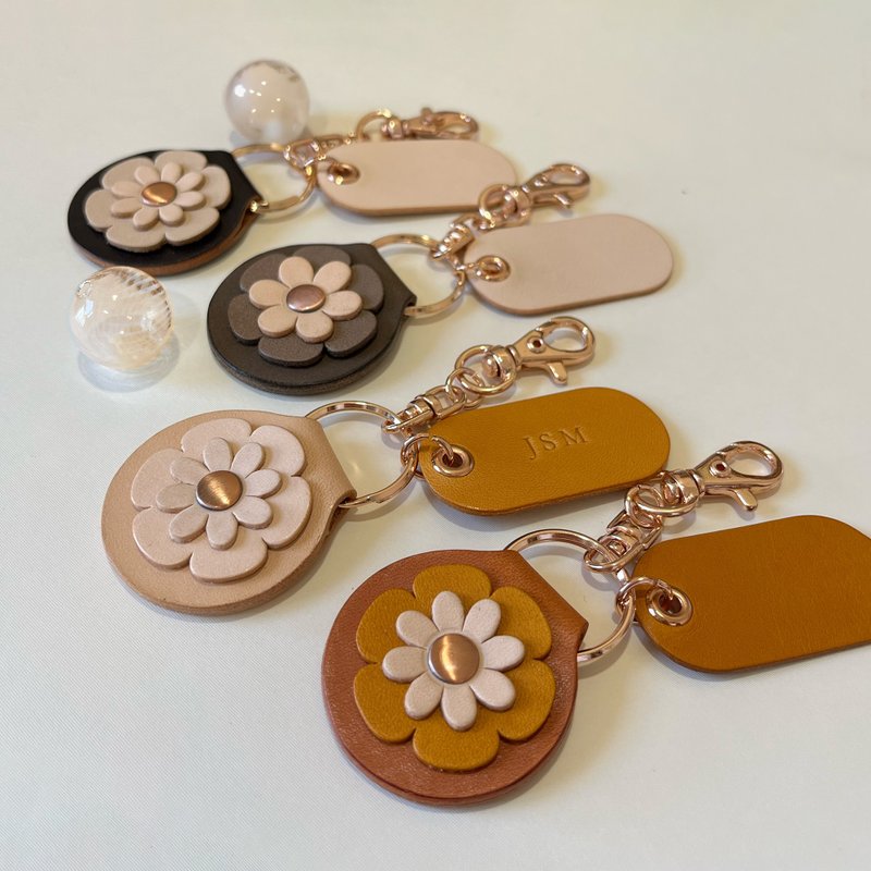 【客製化禮物】Blossom Chic 皮革鑰匙圈 /吊飾 /植鞣革 - 鑰匙圈/鑰匙包 - 真皮 灰色