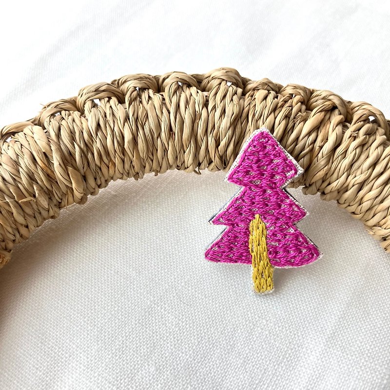 Brooch / 手刺繍 / Nuanの森 / Purple - ブローチ - 刺しゅう糸 パープル