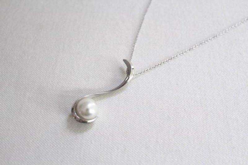 South Sea pearl silver pendant silver color - สร้อยคอ - เครื่องเพชรพลอย สีเงิน