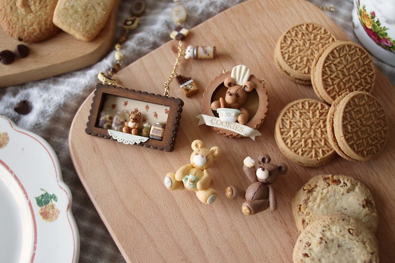 Teddy with cookies brooch and necklace set - Necklaces - Clay Brown