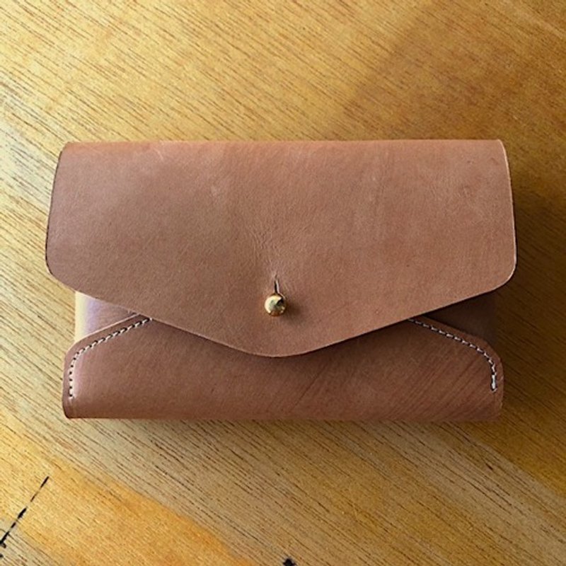 Leather card case with impressive brushed eyes Camel Card Case - ที่เก็บนามบัตร - หนังแท้ 