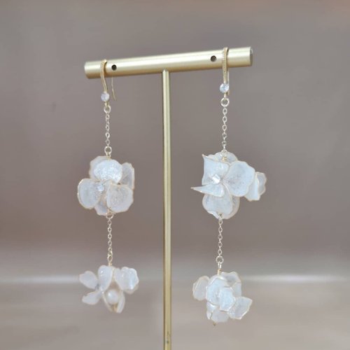 Hitoku 昭月 | 耳夾耳鈎 | 手作婚禮樹脂水晶花飾品