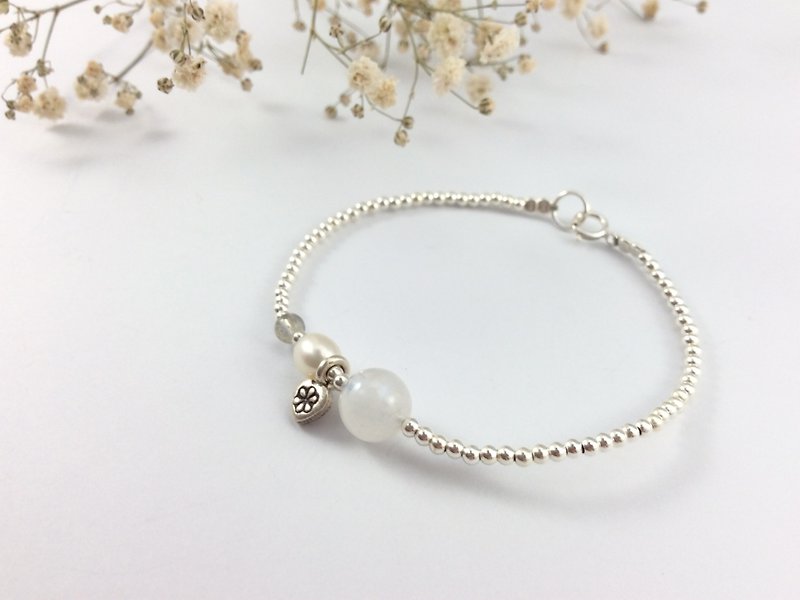 Ops Moonstone Pearl Elegant Silver bracelet - สร้อยข้อมือ - เครื่องเพชรพลอย สีเงิน