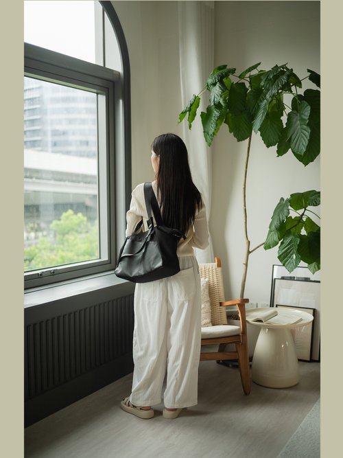 Black square buckle - large hand-held shoulder bag - black