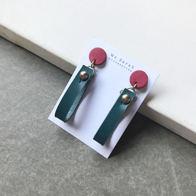 Leather earrings_round ribbon No.1 work_coral red with pine and cypress green (can be modified) - ต่างหู - หนังแท้ สีแดง