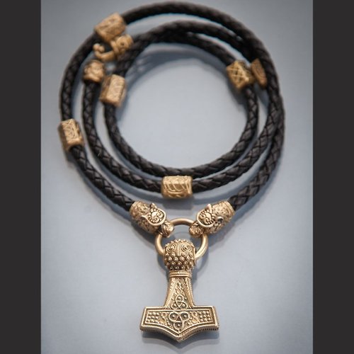 NorthernPath 雷神之錘形式的吊墜, 帶有一條帶有符文的黑色皮繩。男人禮物