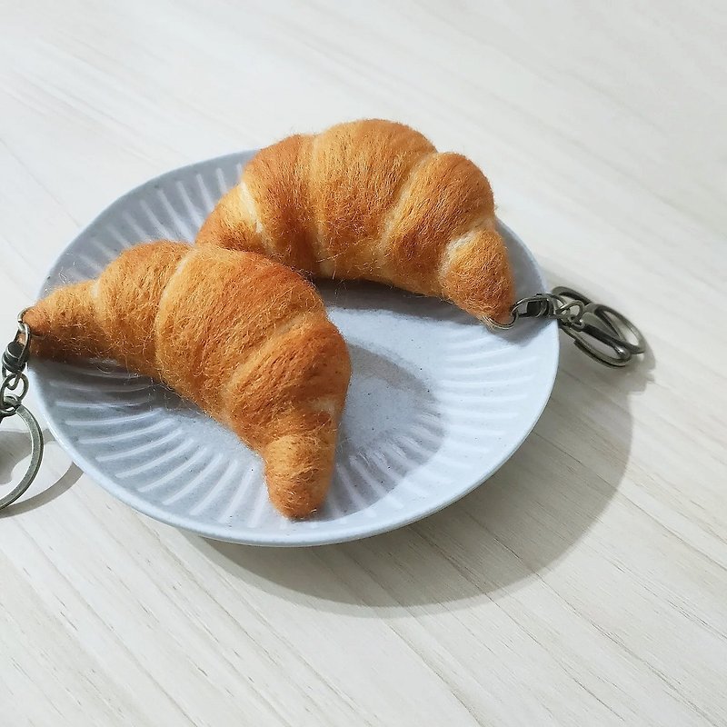 [Styling Easy Card] Horn Croissant Baguette Wool Felt Keychain - Keychains - Wool Brown