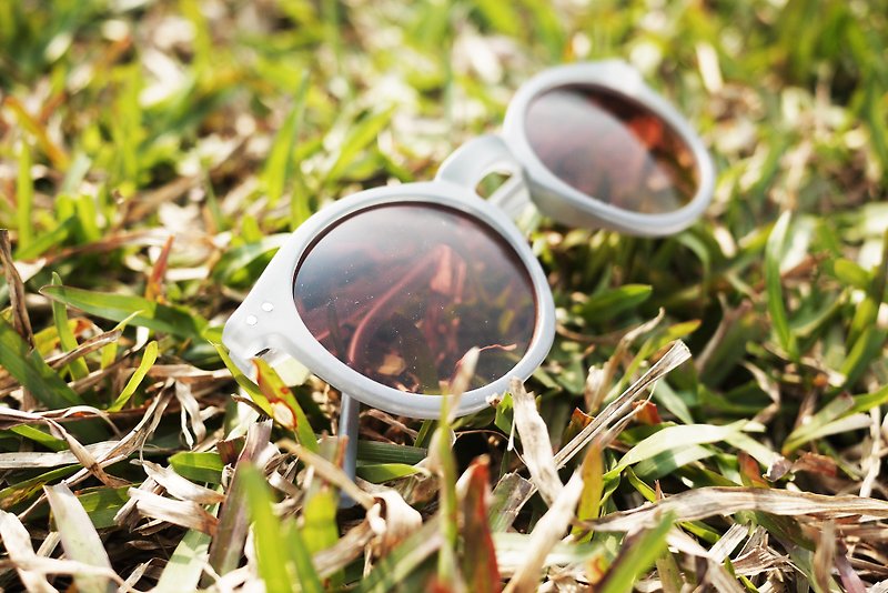 Sunglasses│Vintage Grey Frame│Brown Lens│UV400 protection│2is Angus B2 - กรอบแว่นตา - พลาสติก สีนำ้ตาล