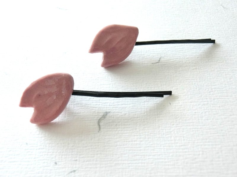 Ceramic pink cherry blossom flower hair clip - เครื่องประดับผม - เครื่องลายคราม สึชมพู