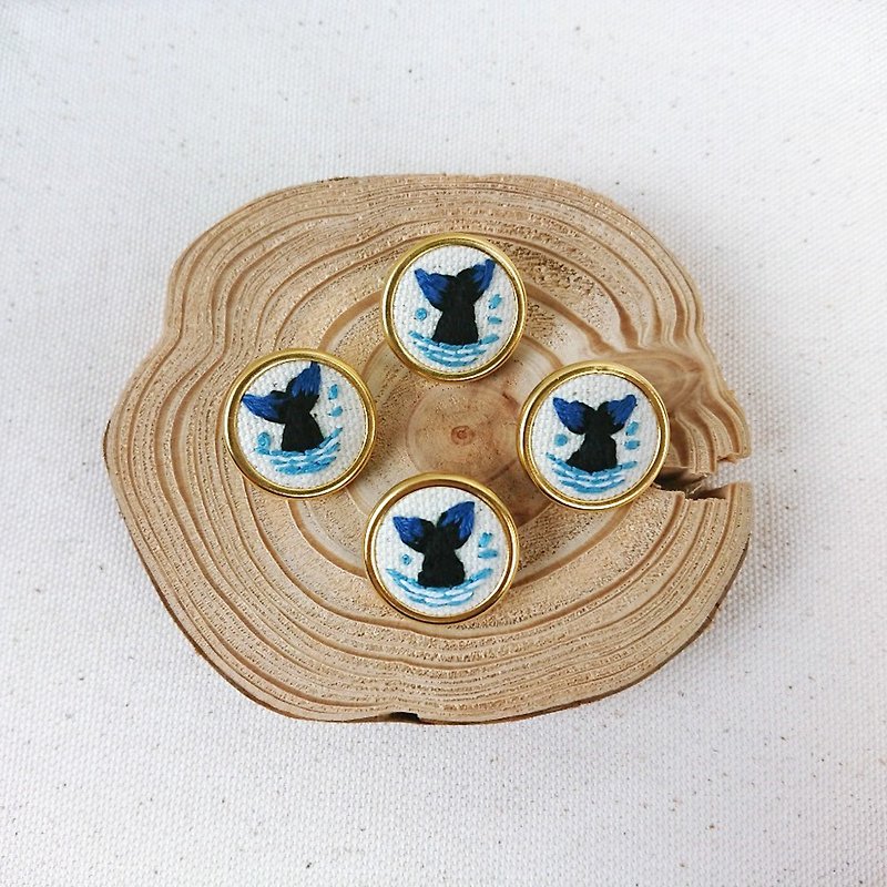 Whale Tail Embroidery Covered Button - อื่นๆ - งานปัก สีน้ำเงิน