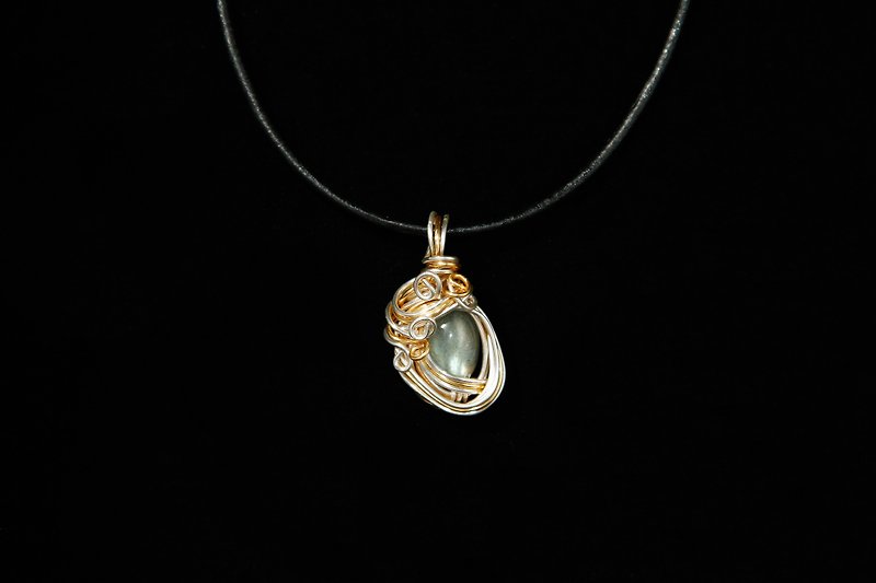 【Series of Crystal】Labradorite mini Pendant _ deco lines - Necklaces - Gemstone Multicolor