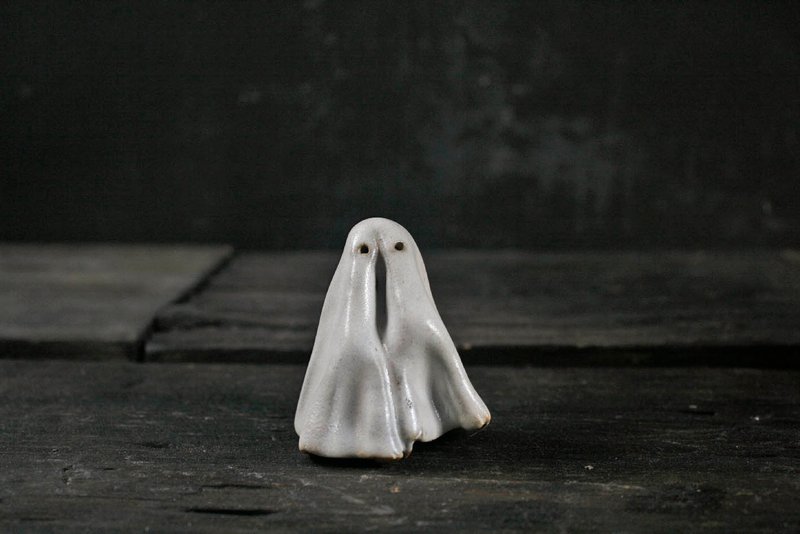 Ghost (height 6.2cm ceramic decorative incense holder) - Stuffed Dolls & Figurines - Pottery White