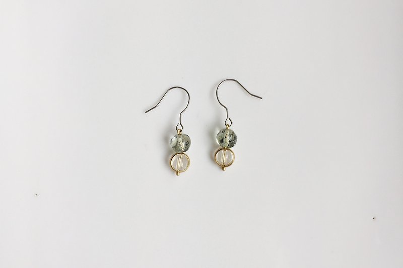 綠草系 水晶黃銅造型耳環  - 耳環/耳夾 - 寶石 綠色