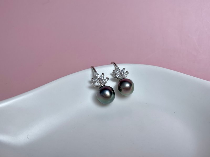 天然アコヤ真珠 ピーコックグリーン タヒチ黒蝶真珠 純銀ピアス - ピアス・イヤリング - 真珠 ブラック