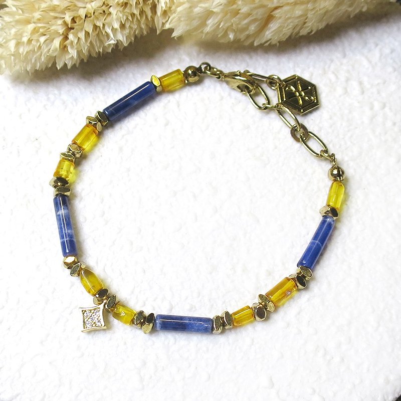 VIIART. Baltic Sea. Golden amber sodalite Stone Stone vintage gold bracelet - สร้อยข้อมือ - ทองแดงทองเหลือง สีเหลือง