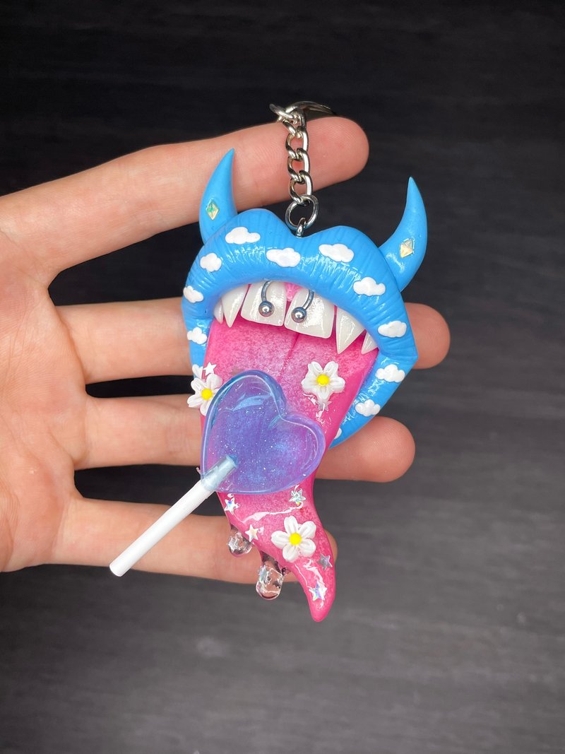 Bag charm. Blue lips with cute clouds. - 吊飾/掛飾 - 黏土 