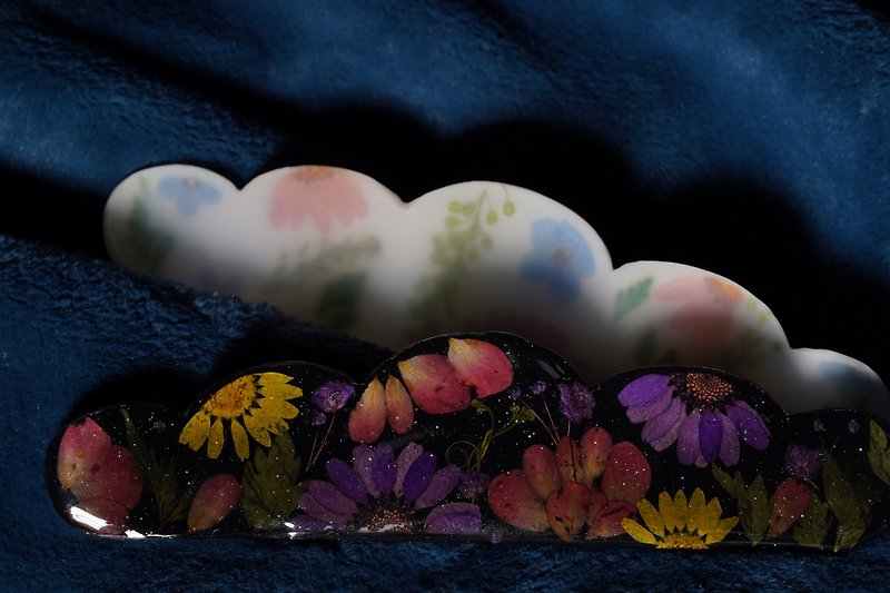 Starry sky through black flowers painted clouds stand | Customized gift number signboard | Immortal flower real floral design - Items for Display - Resin Multicolor