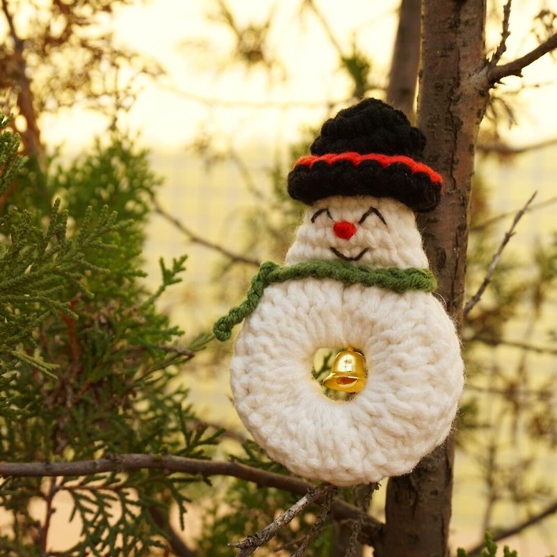(Christmas gift exchange) independent of original series · Christmas snowman brooch hand-crocheted - Brooches - Thread White