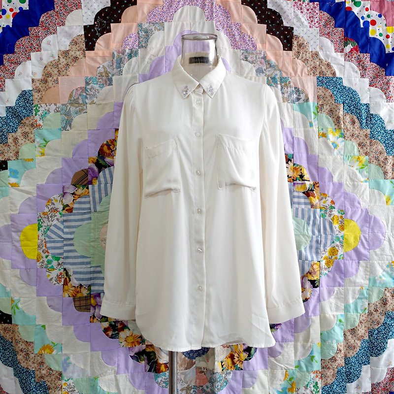 日本中古 米白色裝飾領雙袋口寬鬆版型長袖襯衫 日系上班文青古著 - 恤衫 - 其他人造纖維 白色