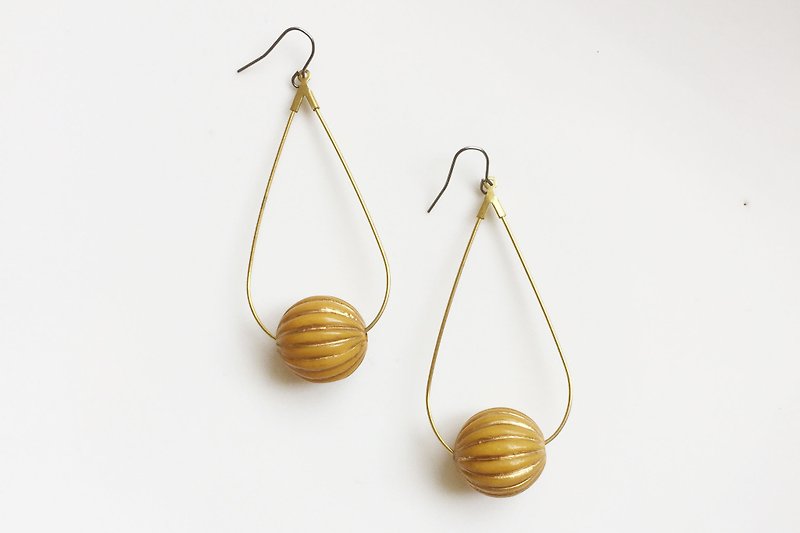 復古的味道-芥末黃 黃銅古董樹脂珠造型耳環 - 耳環/耳夾 - 寶石 黃色