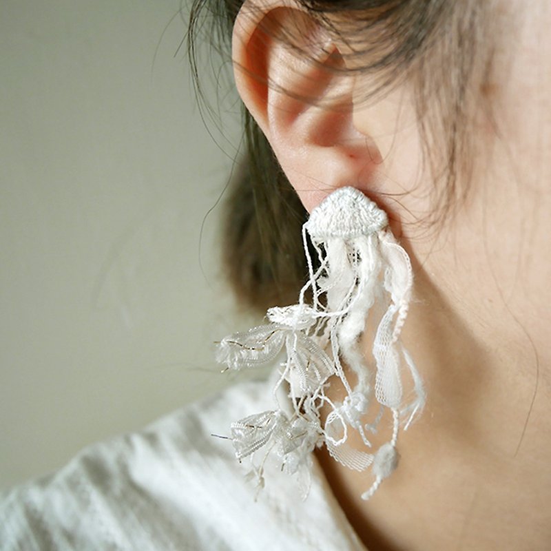 [Shan Mica] Hand-embroidered Yarn Earrings | Needle - ต่างหู - งานปัก หลากหลายสี