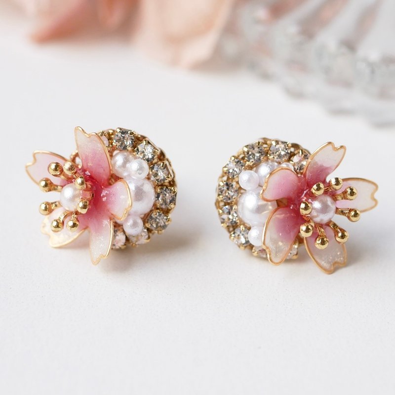 桜クリスタルジュエリーピアス/イヤリング〜春を彩るハンドメイド品〜 - 耳環/耳夾/耳骨夾 - 水晶 粉紅色