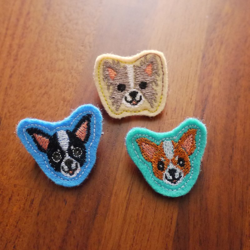 Happy dog ​​(B) embroidery brooch 3 (bottom cloth color randomly produced) - Brooches - Thread Multicolor