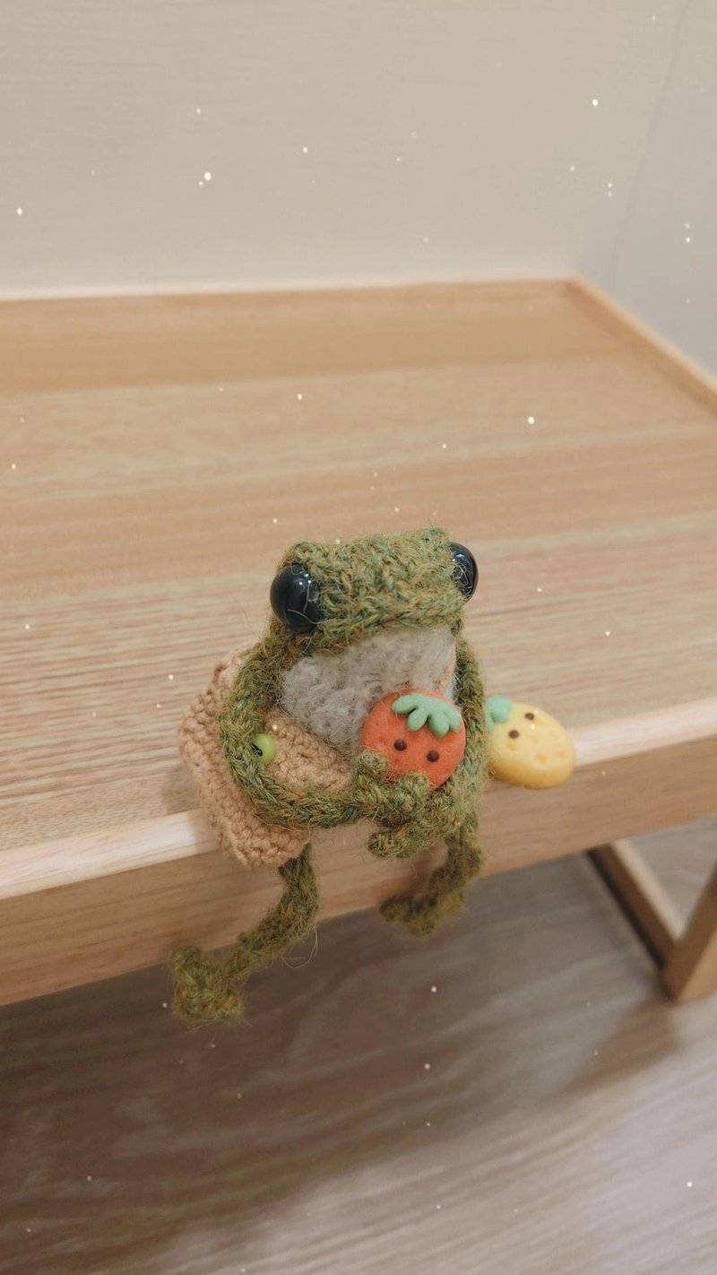 旅行青蛙/針織青蛙 - 愛吃餅乾的米凱利斯先生 - 公仔模型 - 羊毛 卡其色