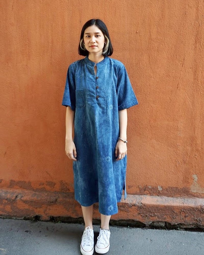 Indigo tie dye mandarin collar dress - 連身裙 - 棉．麻 
