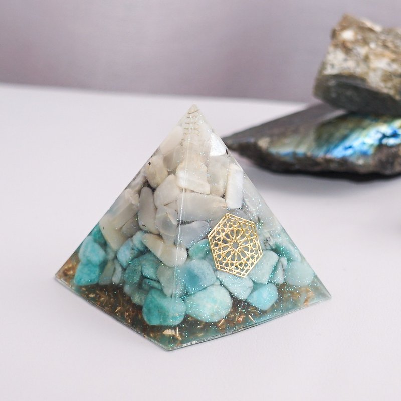 【月亮石、天河石】奧根水晶能量金字塔Orgonite 6x6 cm - 裝飾/擺設  - 水晶 多色