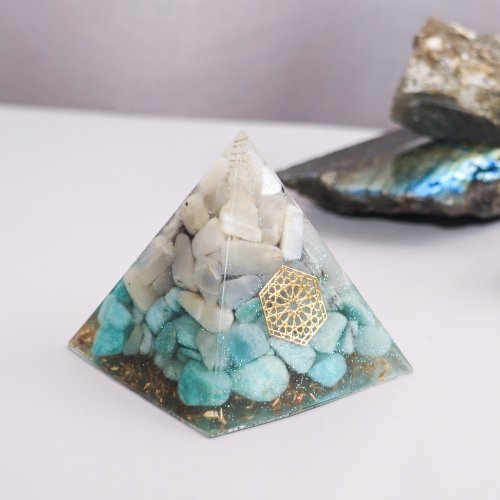 Vigor Handcrafts 【月亮石、天河石】奧根水晶能量金字塔Orgonite 6x6 cm