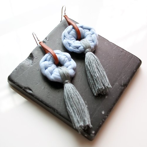 manyjoystudio Handmade earring crochet circle shape light blue and tassel