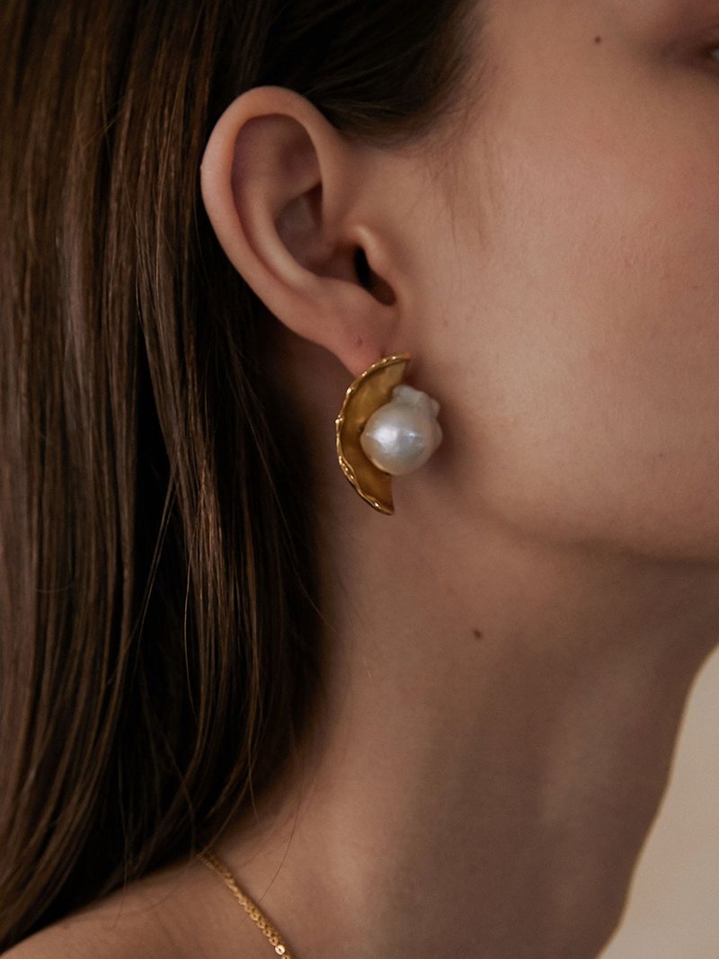Layers Of Layered 05E Earrings - 耳環/耳夾/耳骨夾 - 銅/黃銅 