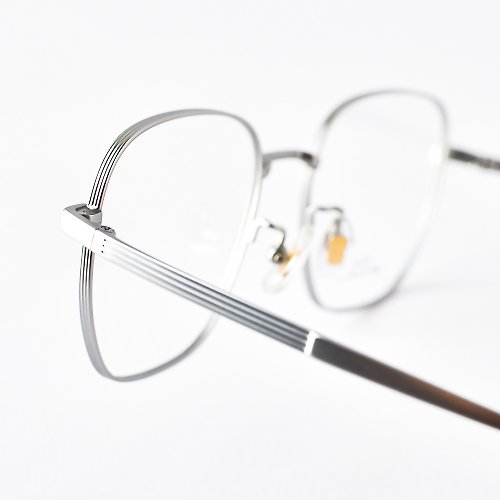 跌破眼鏡 - Queue Eyewear 中多邊方框眼鏡│線條飾紋設計- 免費升級UV420濾藍光鏡片