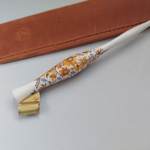 Oblique calligraphy handmade pen holder with universal flange - Shop  OlgaMosHandmade Dip Pens - Pinkoi