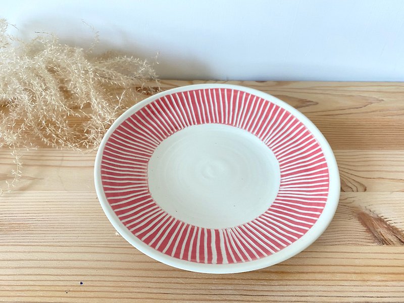 One Line-Handmade Pottery Plate (Pink) - จานเล็ก - ดินเผา สีแดง