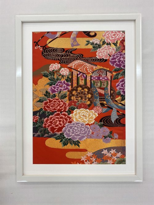 和風刺繍アート 赤い背景の箱掛け壁画飾り掛け絵純手作り刺繍 色打掛からつくるアートパネル vintage 刺繍着物 和モダン 和風