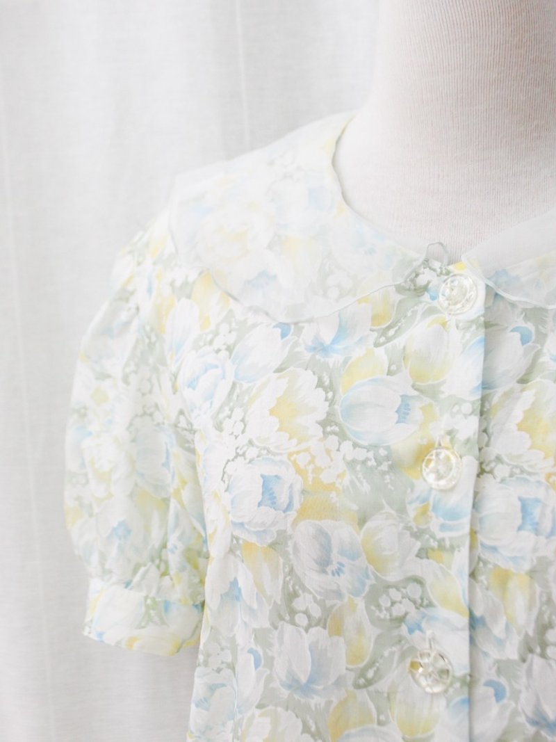 【RE0720T122】 Japanese-made forest system retro floral hollow lapel short-sleeved ancient shirt - เสื้อเชิ้ตผู้หญิง - เส้นใยสังเคราะห์ สีเหลือง