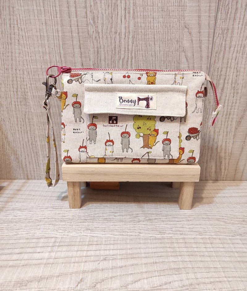 Multifunctional mobile phone bag--cherry tree and cat pattern cloth - กระเป๋าคลัทช์ - ผ้าฝ้าย/ผ้าลินิน 