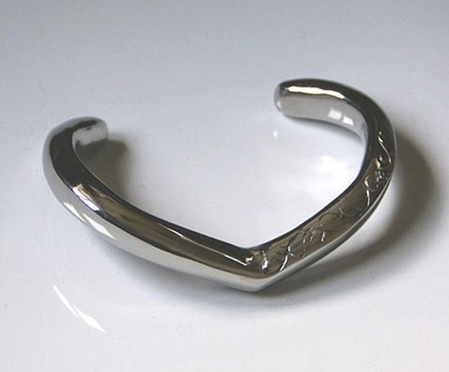 V Line Stainless Bangle - 設計館Brands珠宝手鍊/手環- Pinkoi