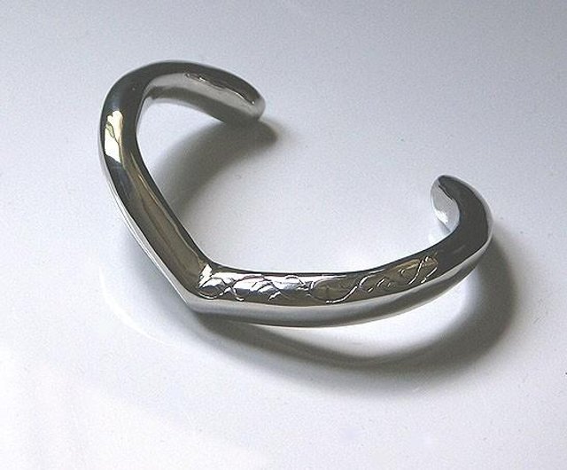 V Line Stainless Bangle - 設計館Brands珠宝手鍊/手環- Pinkoi