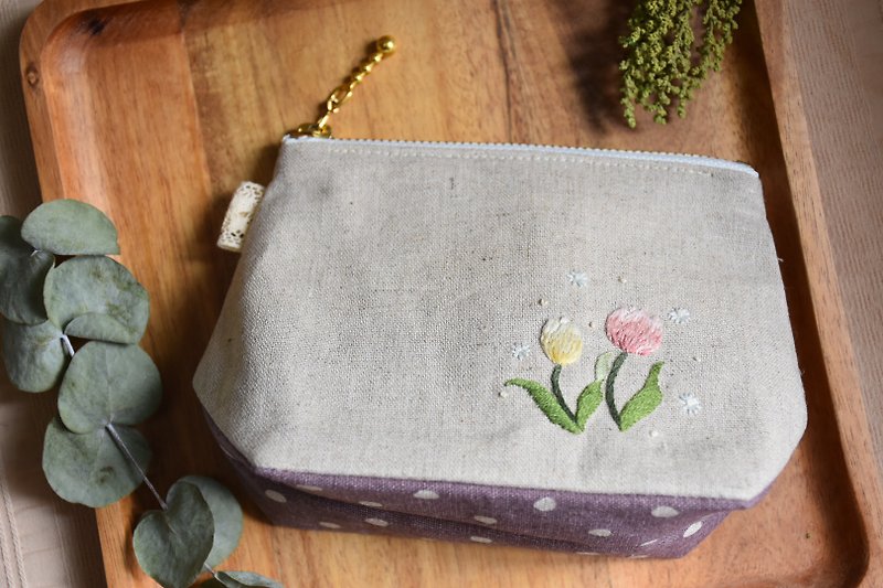 Tulip embroidery 12CM zipper cosmetic bag - กระเป๋าเครื่องสำอาง - ผ้าฝ้าย/ผ้าลินิน สึชมพู