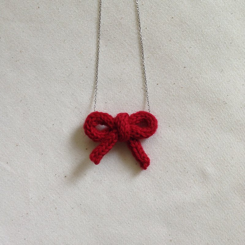 Xiao fabric - red bow knitting necklace - สร้อยคอ - ขนแกะ สีแดง
