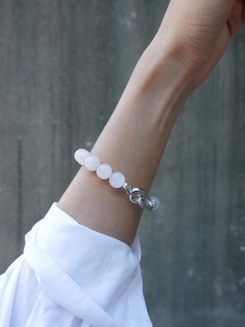 Natural stone bracelet/white rabbit fur - Bracelets - Stone White