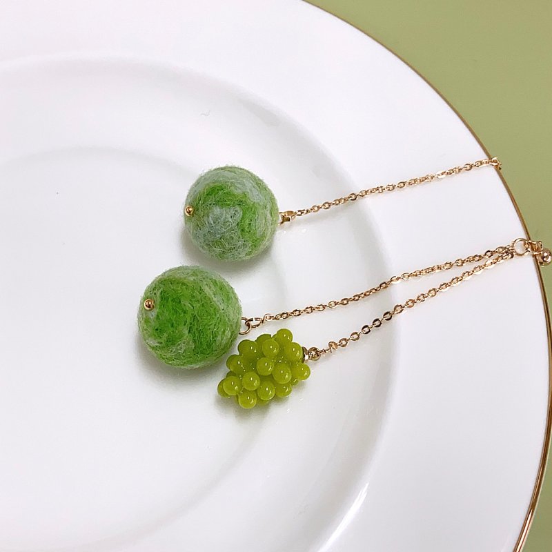 Green grape melange wool earrings - Earrings & Clip-ons - Wool Green